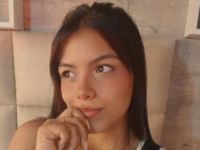 EmilyRobeerts - Live porn &amp; sex cam - 25406417