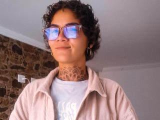 AnaRoa's Model Profile