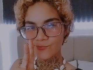 AnaRoa's Model Profile