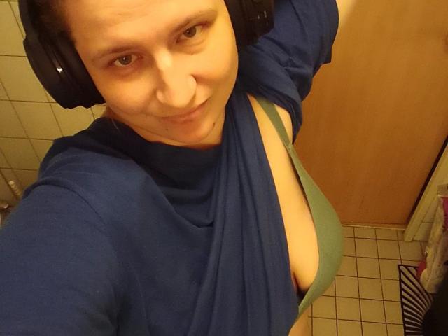 Beastbitch-hot - Live sex cam - 25443245