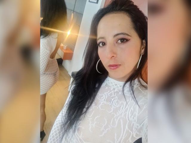SelennaTylor - Sexe cam en vivo - 25445705