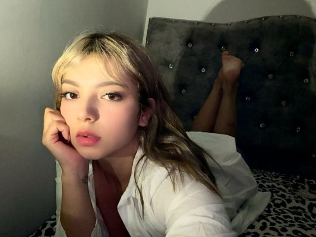 SofiaFoxx - Live porn &amp; sex cam - 25456961