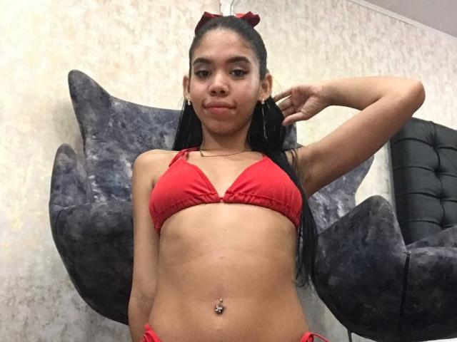 EmaGarces - Live porn &amp; sex cam - 25471773
