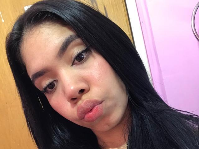 EmaGarces - פורנו בשידור חי ומצלמת סקס - 25472269