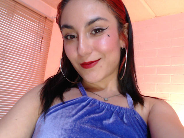 AmyStreetwise69 - Élő pornó és szexkamera - 25478113