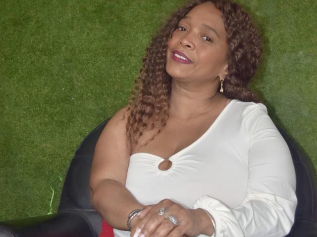 AinaEbonyQueen - Live porn &amp; sex cam - 25486425