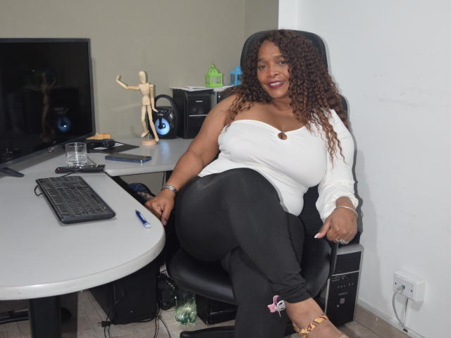 AinaEbonyQueen - Live sex cam - 25486437