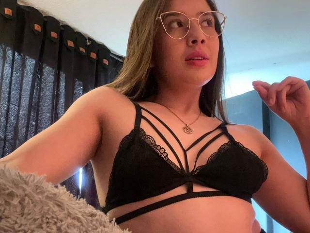 EmmaLombardi - Live porn &amp; sex cam - 25490513