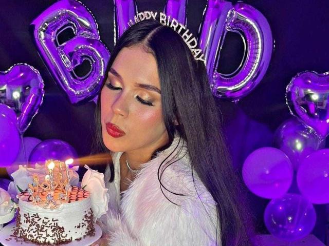 CarolineWill - Élő pornó és szexkamera - 25501321