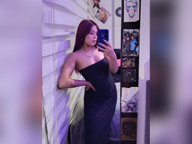 EmilyEvanss - Live Sex Cam - 25511805