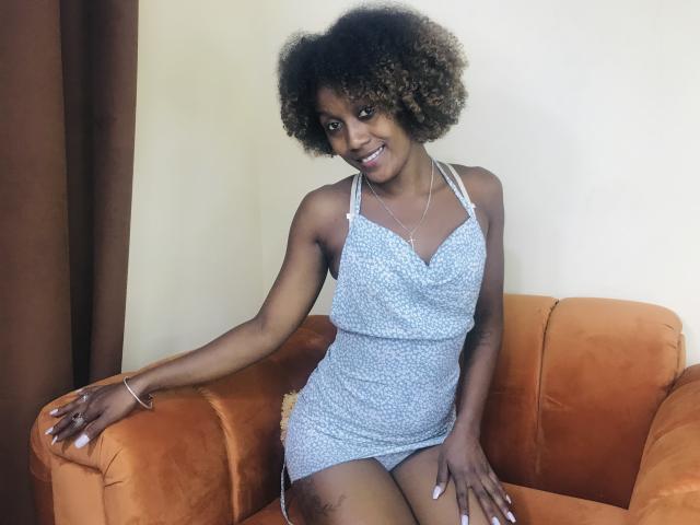 LuceLaJolie - Live sexe cam - 25517853