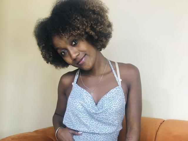 LuceLaJolie - Live sex cam - 25517861
