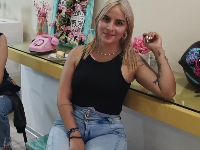 EmilyBrrown - Live sex cam - 25538081