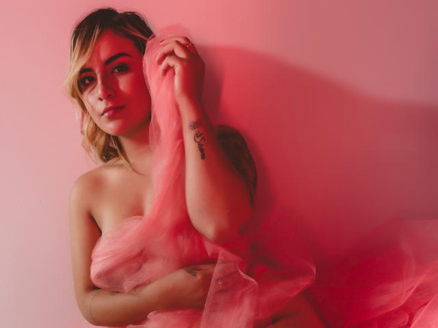 EmilyBrrown - פורנו בשידור חי ומצלמת סקס - 25538305