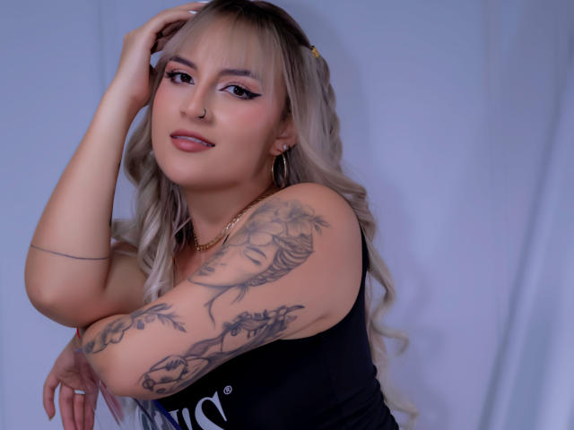 EmilyBrrown - Sexe cam en vivo - 25538517