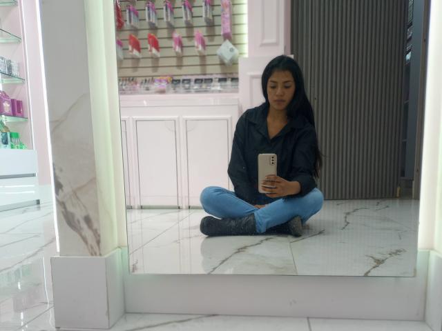 ArianithaXox - Live porno og sexkamera - 25552369