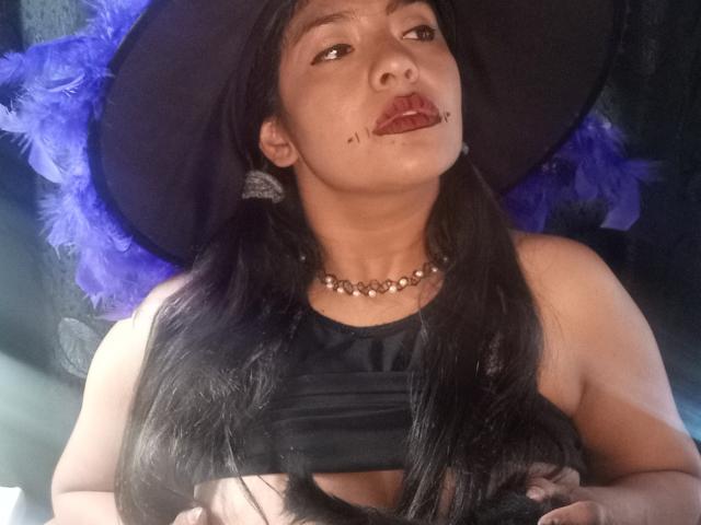 ArianithaXox - Live Sex Cam - 25552845