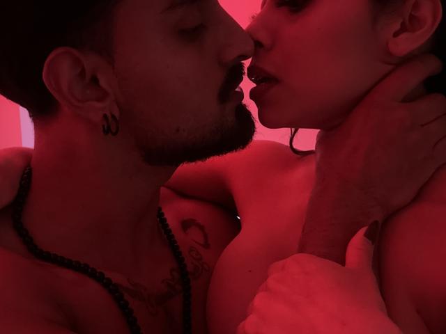 IvannaAndFriend - Live porn &amp; sex cam - 25555673