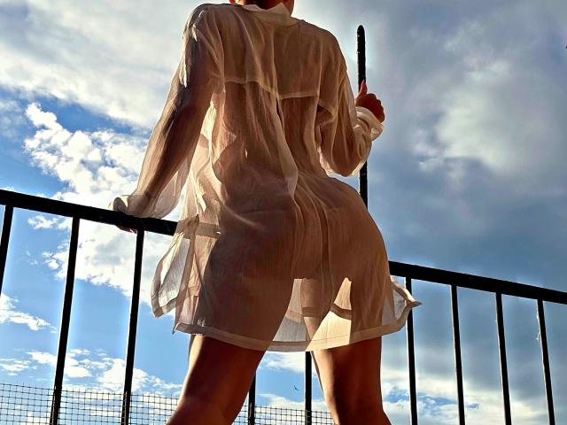 JuneLaFrenchie - Live porn &amp; sex cam - 25560081