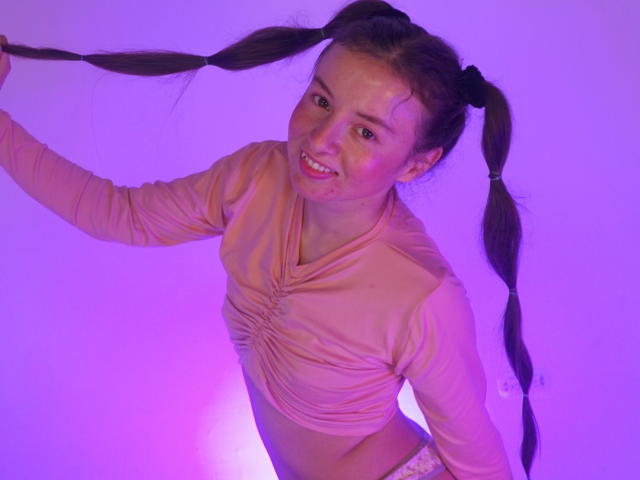 VioletaNova - Élő pornó és szexkamera - 25574737