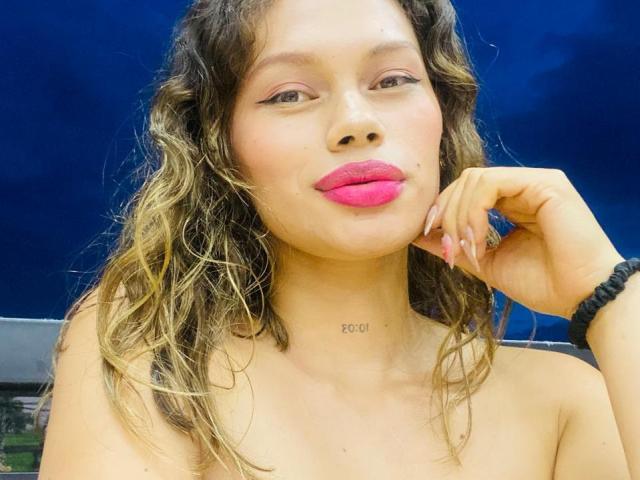 SophiaFoxxy - Live porn &amp; sex cam - 25579437