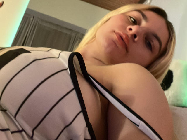 AtheneaRossi - Live porn &amp; sex cam - 25593297