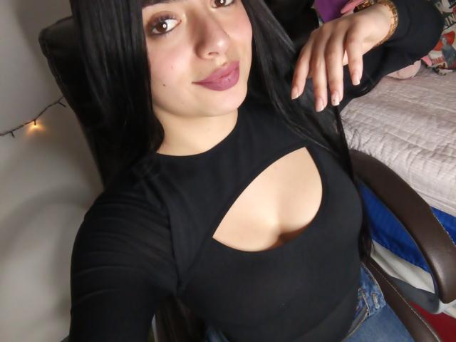 EmaRosee - Live sex cam - 25608109