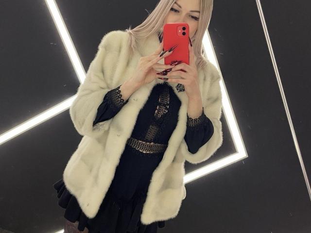 AliceLaGold - Live sex cam - 25625505