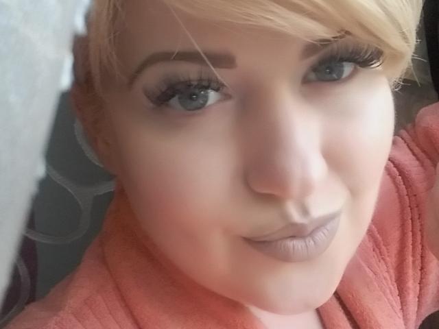 SugaryAmber - Live porn &amp; sex cam - 25625813