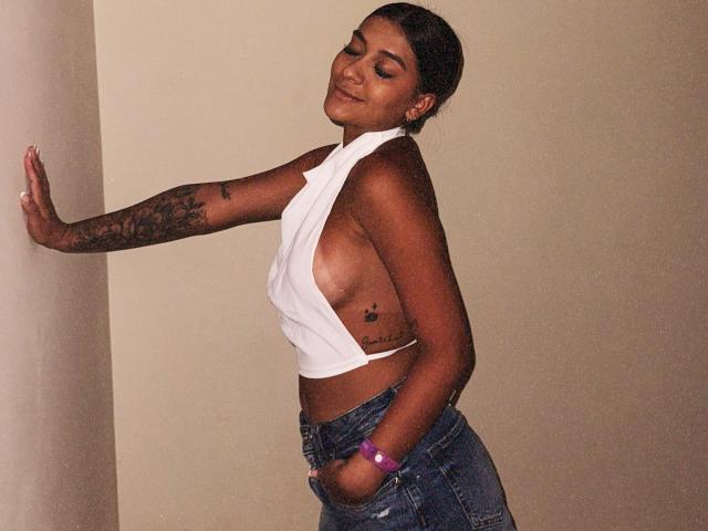 ThaliaAres - Sexe cam en vivo - 25631173