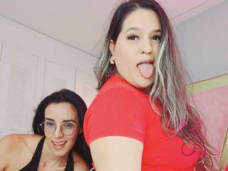 JenniferAndMia - Live Sex Cam - 25652309