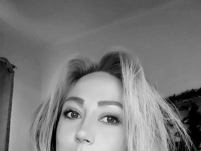 DouceKhrystine - Live porn &amp; sex cam - 25683585