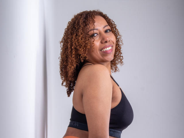 AryFoxy - Live sex cam - 25684237