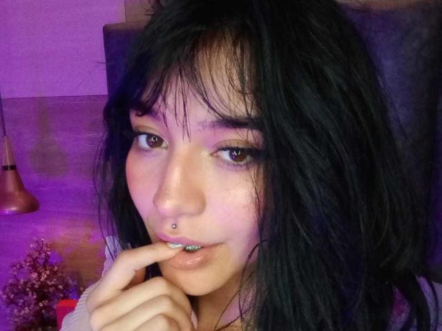 LindaWatsong - Live porn &amp; sex cam - 25687337