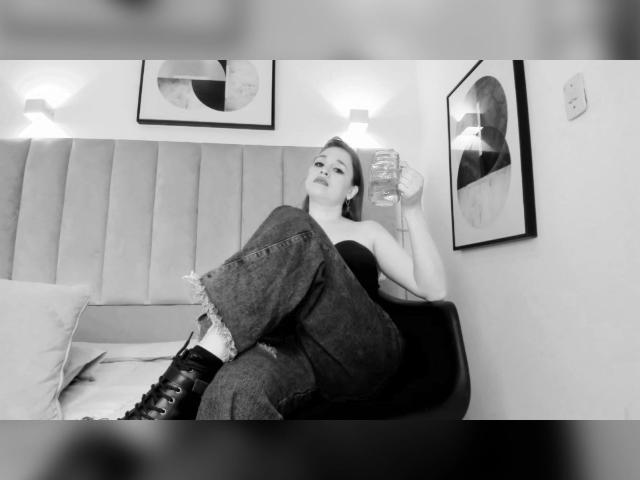 MillyGrey - Live porn &amp; sex cam - 25690805