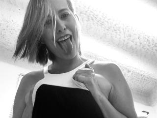 SaritaVelez - Live porn &amp; sex cam - 25694377