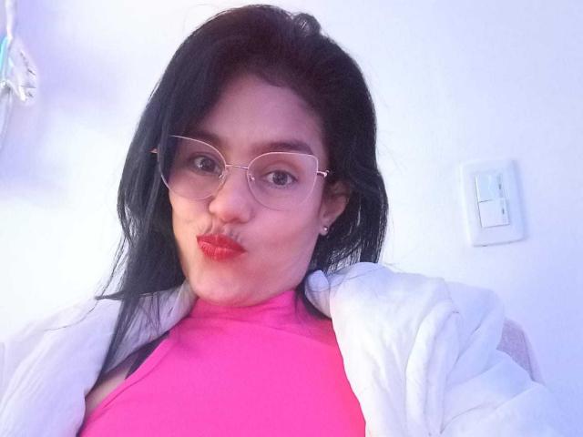 ElizabethManson - Porno na żywo i seks kamera - 25703825