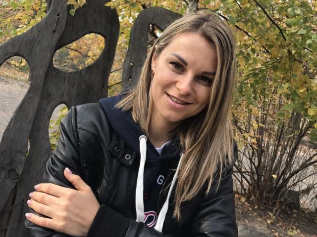 BelleLisaG - Live Sex Cam - 25710517