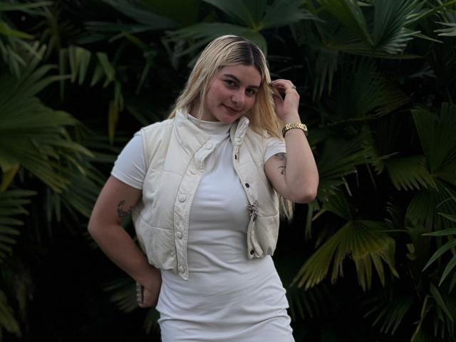 AtheneaRossi - Élő pornó és szexkamera - 25727041