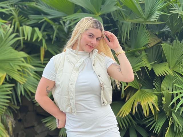 AtheneaRossi - Live porn &amp; sex cam - 25727053