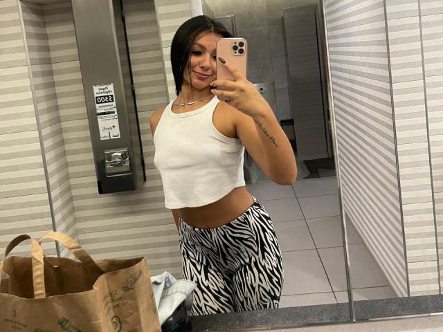 AlessiaFerry - Live porn &amp; sex cam - 25727085