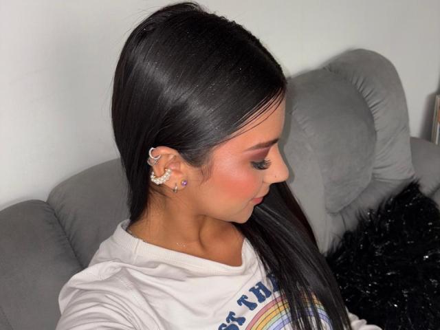 AlessiaFerry - פורנו בשידור חי ומצלמת סקס - 25727109