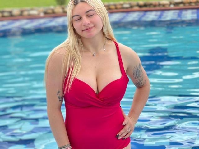 AtheneaRossi - Live sex cam - 25727209