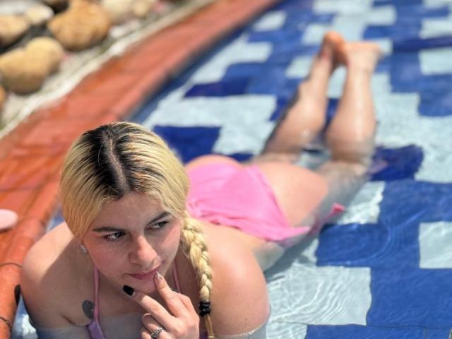 AtheneaRossi - Live sexe cam - 25728353