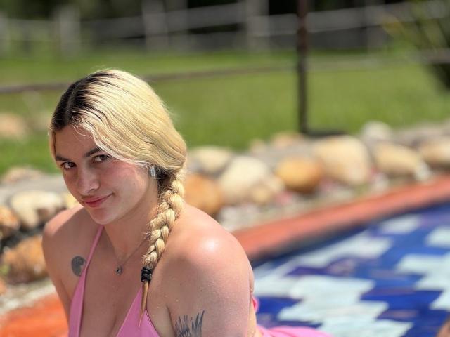 AtheneaRossi - Live porn &amp; sex cam - 25728413