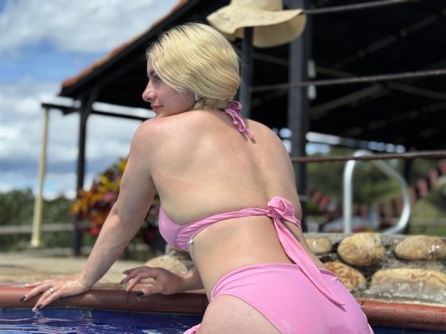 AtheneaRossi - Live porn &amp; sex cam - 25728549