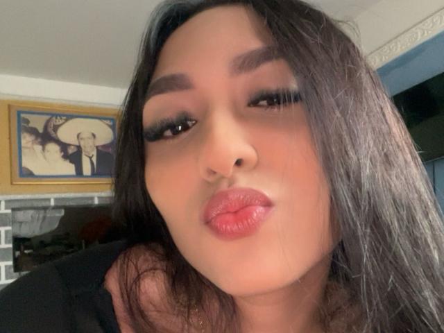 SofiaJames - Live porn &amp; sex cam - 25733993