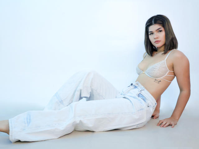 ScarlletZhen - Live porn &amp; sex cam - 25734021