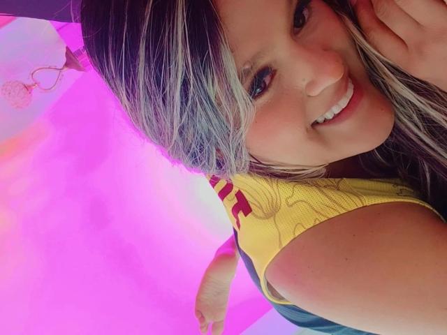 JenniferAndMia - Live sex cam - 25754013