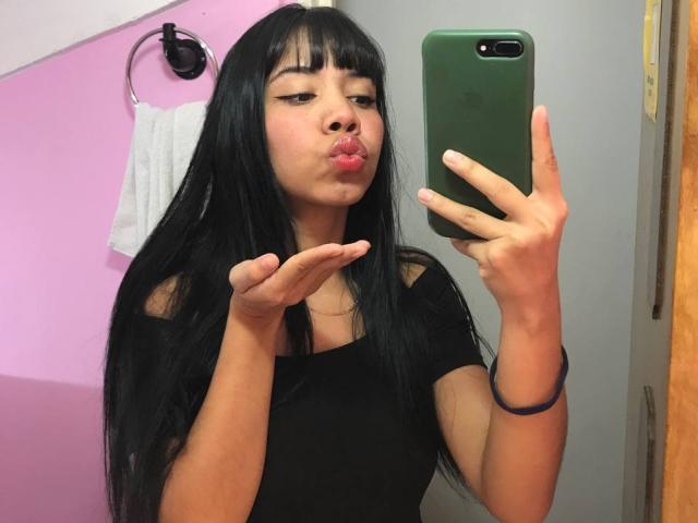 EmaGarces - Live Sex Cam - 25757829